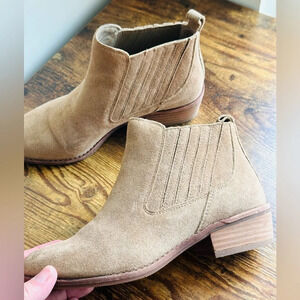 Gianni Bini Stand-Bye Suede Ankle Boots - Size 5.5 Sahara Sand - Like New